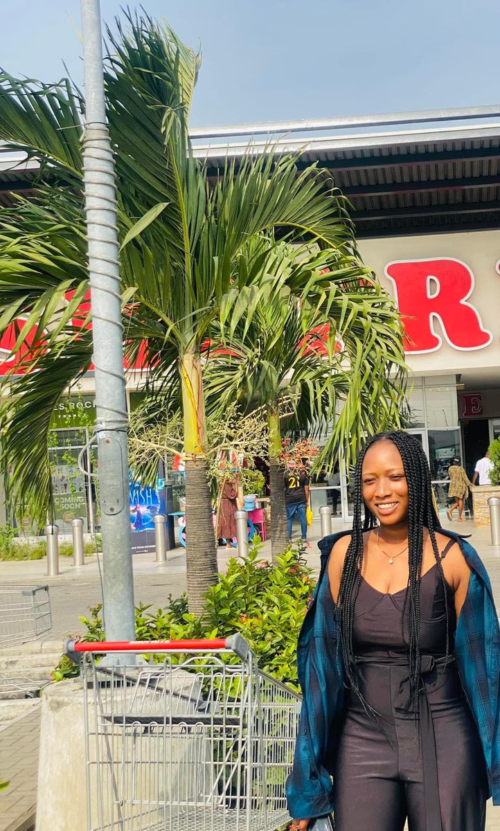 Lammie_Art01's tweet image. Dear Twitter Users I’m asking for 2 seconds of your time today to help RETWEET my painting 😊❤️  

Cardi B LGBTQ Kamala Equatorial Guinea  Over 400