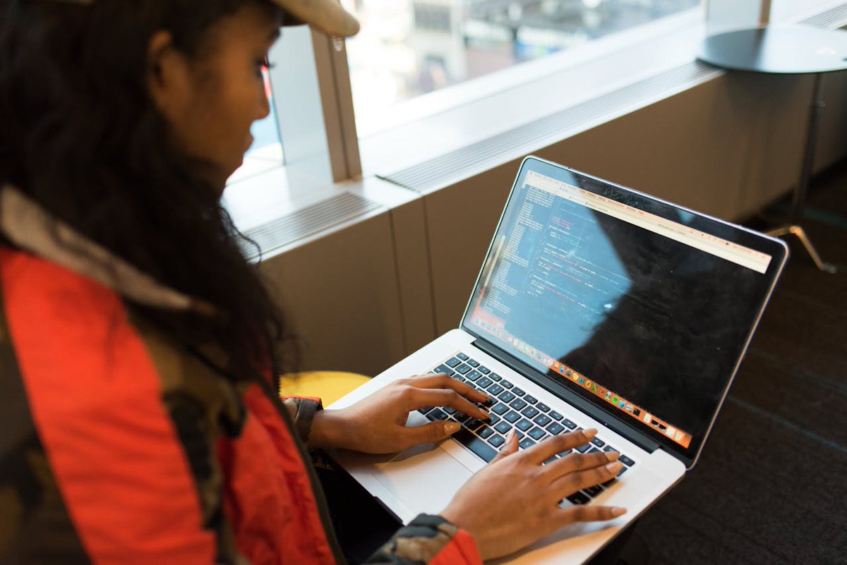 ManningGlobal's tweet image. Today is #NationalLadiesLearningCodeDay, so let’s shine a spotlight on the amazing women in tech and invite everyone to jump into the exciting world of coding!
#LadiesLearningCode #WomenInTech #CodingCommunity #Programmers #Programming