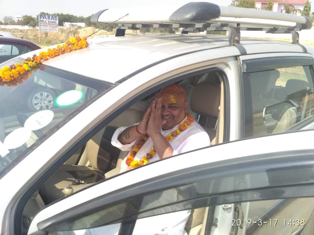 कोरोना योद्धा और नेफोवा के अहम सदस्य अजय सिंह जी को उनकी प्रथम पुण्यतिथि पर पूरे नेफोवा परिवार की तरफ से श्रद्धांजलि। अजय जी हमेशा समाज के प्रति दायित्व को लेकर सजग रहे। कोरोना काल में भी अपनी जान की परवाह किए बिना उन्होंने ज़रूरतमंदों की मदद को लेकर तैयार रहते थे।
अजय जी, आप
