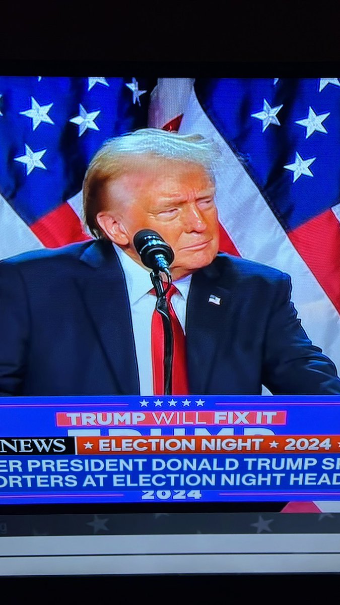 BREAKING: Donald Trump takes the stage in Florida to deliver a victory speech. Fox News has called it. Waiting for other outlets to do the same. Trump currently has 266 electoral votes.