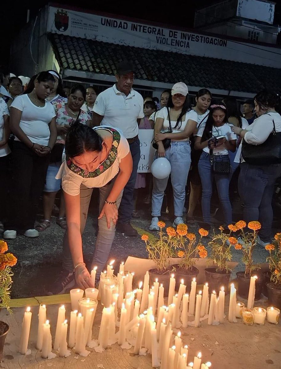 lamarlasabrina's tweet photo. Provocando que cientos de habitantes de Palenque Chiapas, salieran a las calles se manifestarse

Exigiendo justicia por Erika y por su bebé 

También se presentaron en el módulo de atención ciudadana del Diputado Carlos Morelos Rodriguez, cercano al padre del feminicida https://t.co/zgP55GKXr5
