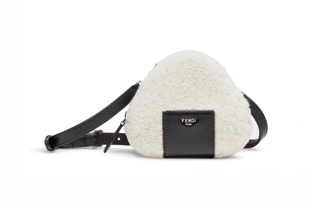 フェンディより“おにぎり”バッグが登場、ホットドッグやスパム握りずし