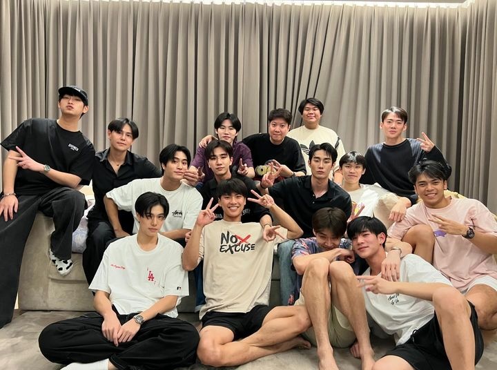 AdeLiaOhm's tweet photo. OLPS + pawat nong, nong rak, teman seleb, teman sekolah, teman gym, teman berenang teman motoran, teman mobilan, teman nongkrong
Pawat : gak usah ngotak ngotakin pertemananku ya!! 🤪
#ohmpawat #OLPS https://t.co/iMP9STbuYj