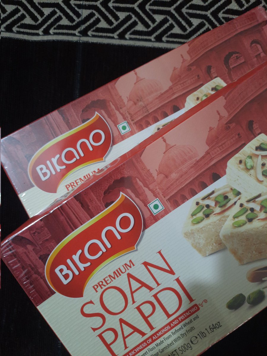 mohitparmar1_'s tweet image. Received Soan Papdi from @piyushgarg_dev bhaiya. Thank you, bro! By the way, you sent me 2 packets! 😂