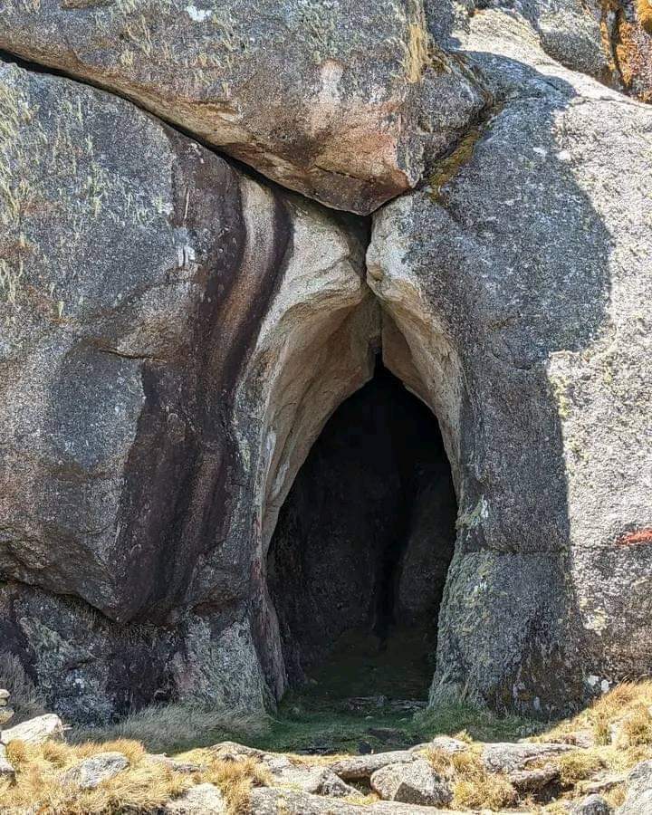 AfricaFirsts's tweet photo. Thread of the Most Mysterious Places in Africa🧵

1. Mulanje Mountain Caves in Malawi 🇲🇼 https://t.co/8xlZer9l5c