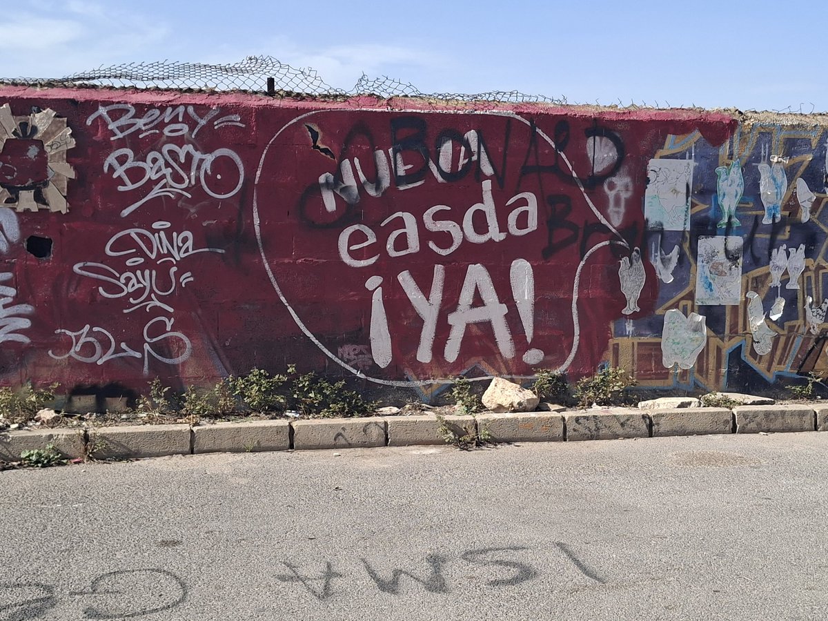 MortadelodeOliv's tweet photo. ⚠️ Actualización!!
@saicalicante no puede seguir ni un día más. Ratas y demás bichos campan a sus anchas, esto es insalubre. @alicanteayto piensa vigilar esta zona? Es una escombrera ilegal, en toda regla.
#Easda #EmilioVarela se merecen un sitio digno.
@GVAeducacio @iseacv https://t.co/WQnQp8ZgQ0