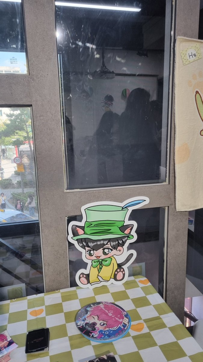 #우리가_준비한_두번째_생일파티
#행복한동화의결말은_하민이와함께

친애하는 나의 깜고 하미나
동화 속 세상에서 행복하게 사는 모습을 보니 내가 더 뿌듯하다

나의 세상에 찾아와줘서
행복한 결말을 나와 함께 해줘서
또 다른 시작을 같이 기대할 수 있어서
고마워

그동안 칭참감옥에서 고생했어