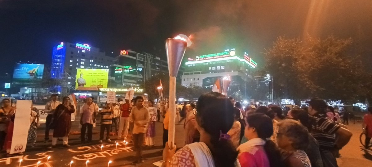 ElloraDebnath's tweet photo. @AbhayaMancho No the protests haven't stopped yet*

#JusticeForAbhaya
#JusticeForTilottoma
#JusticeForRGKar
#WeDemandJustice
#AbhayaMancha
#দ্রোহেরআলো
#DroherAlo https://t.co/3O2j1QMSp3