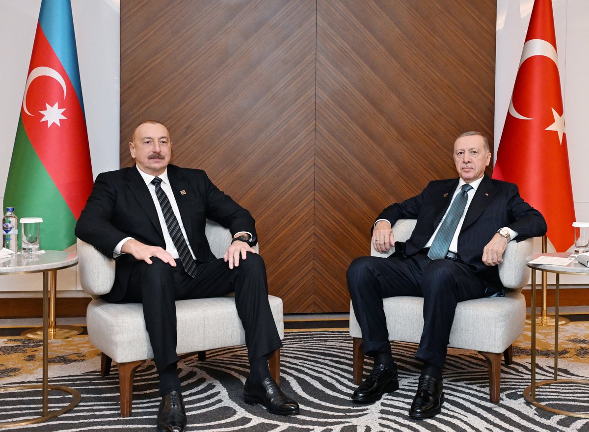 presidentaz's tweet photo. President Ilham Aliyev met with Turkish President Recep Tayyip Erdogan in Bishkek.

https://t.co/UWbt1PiK0k https://t.co/mR2Y3L8j1h
