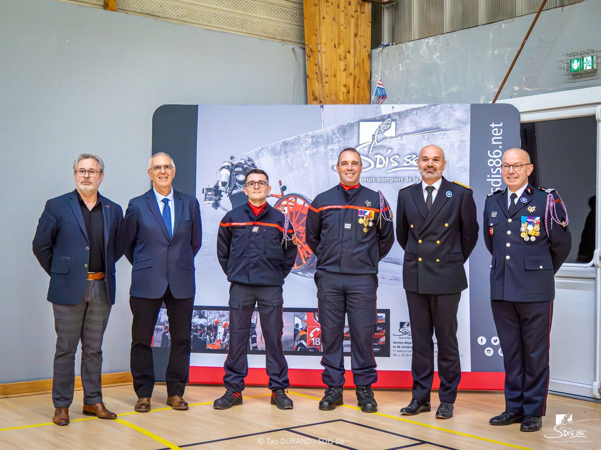 La passation de commandement du centre d’incendie et de secours d’Usson-du-Poitou entre le Lieutenant Dave VILLEGER et le Sergent Anthony THIMONIER a eu lieu hier soir, en présence des autorités et des élus locaux. 

Félicitations et merci pour votre engagement 👏🏻