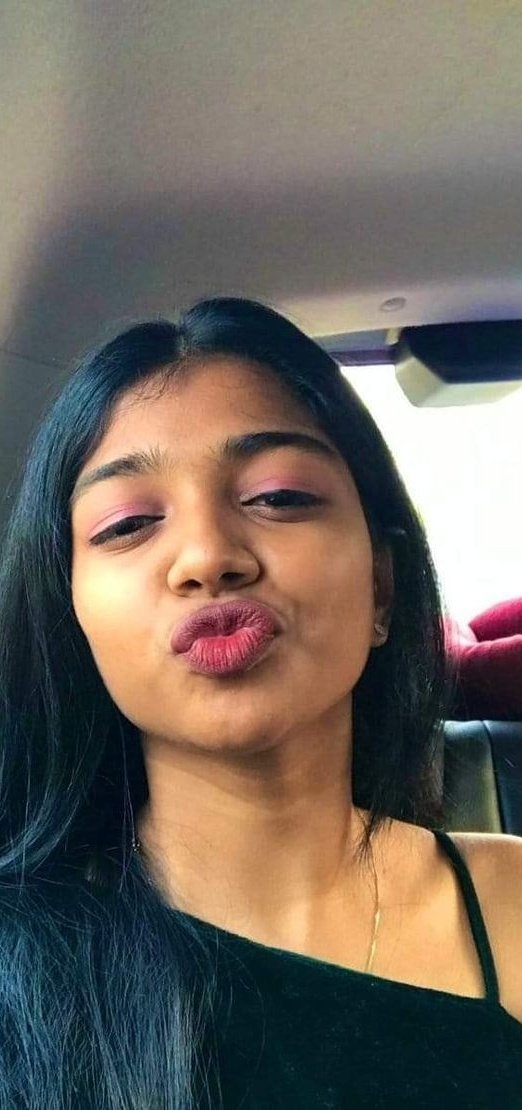 AddictofActress's tweet photo. Nala gumtha va irukavalungala vida

Ipdi nala olli ya skinny ah irunthu apram koluthu poravalunga tan mood ethuralunga uff

Apdiye odamboda ovoru part um perukum bothu summa azhaga amsama terira ammuu ssshh 

See that 2nd pic side la thonguthu 🥵🛐 https://t.co/YWEN3IVdKg