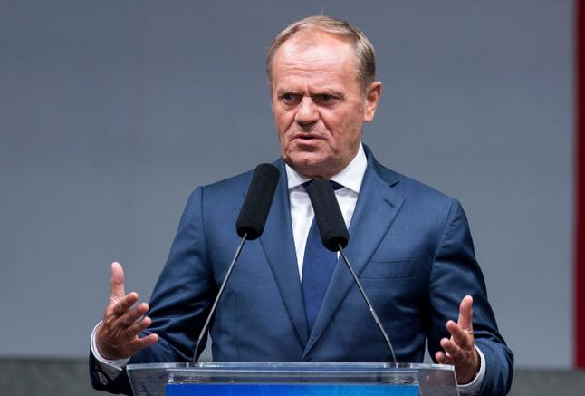 Pologne 🇵🇱

Le Premier ministre Polonais, Donald Tusk,considère que l'Europe doit désormais être en capacité d'assurer sa propre défense sans dépendre des turbulences politiques Américaines. Si l'Europe n'arrive pas à se réveiller sur ce point alors le continent sera menacé.