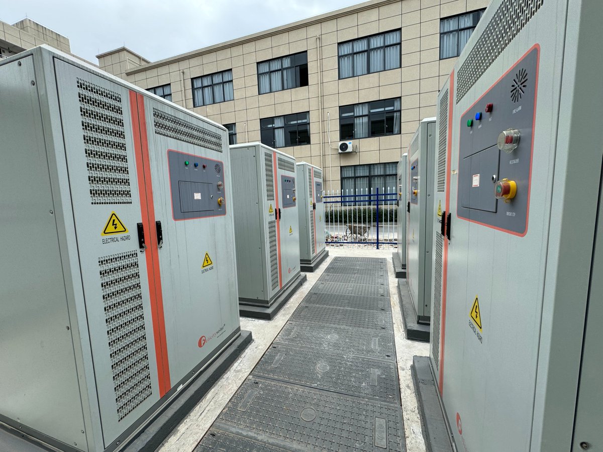 FelicityESS's tweet image. C&amp;amp;I ESS Cabinet Factory Case
100kW｜215kWh｜Three Phase｜Air Cooling
With a power output of 100kW and a storage capacity of 215kWh, this system is designed to provide seamless energy solutions for your business.
#allinone #allinoneess #ciess #cabinet #aircoolingmachine