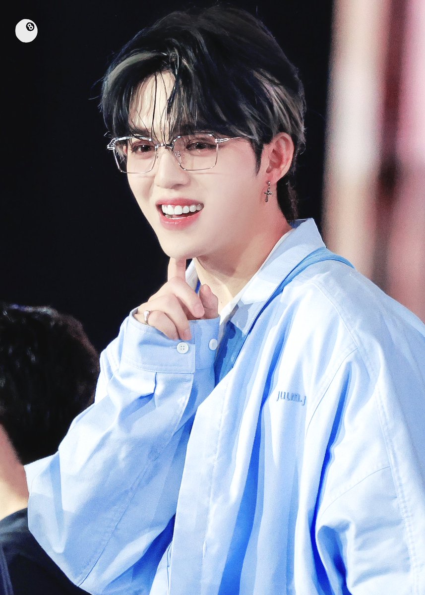 courunx's tweet photo. 241012 SEVENTEEN RIGHT HERE IN GOYANG

내려다보는 눈빛 유죄

#SEVENTEEN #SCOUPS 
#승철 #에스쿱스 #エスクプス https://t.co/amJQH0eL1S