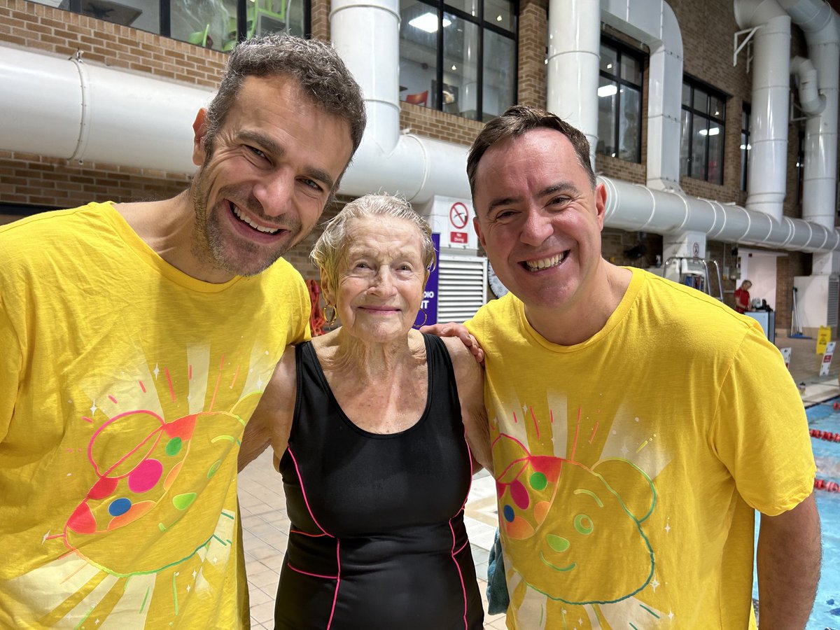 91 year old Eunice has come to say good luck to ⁦<a href="/edwardjsault/">Edward Sault 📺</a>⁩ and ⁦<a href="/SteveHarrisDJ/">Steve Harris - BBC Radio Solent's Dorset Breakfast</a>⁩ before they start #1000milechallenge for ⁦<a href="/BBCCiN/">BBC Children in Need</a>⁩ 
She’s done her ten lengths already, they need to do more than 400!!! ⁦<a href="/BBCRadioSolent/">BBC Radio Solent</a>⁩