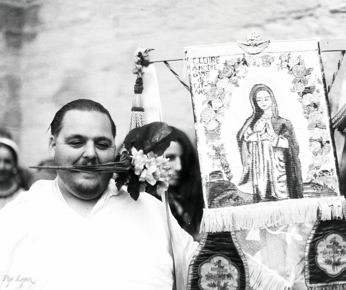 PepLopez6's tweet image. Ilford FP4 &amp;amp; Hasselblad 500 C/M
Forte old paper &amp;amp; Tetenal Eukobrom

Processó de les Saintes Maries de la Mer, Occitània, maig 2024

Analogue photo, no digital retouch

#retrat #portrait #film  #gitano  #saintesmariesdelamer #gipsy #saintesmaries #filmphotography #hasselblad500cm