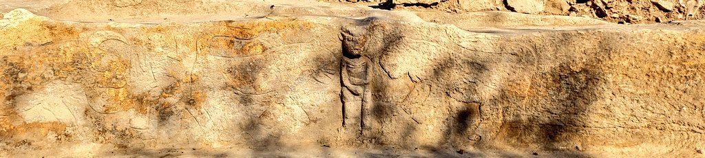 DrJenniferBates's tweet photo. Sayburç is stop no. 2 on the #WorldNeolithicCongress tours. T shaped pillars, houses and a carved PPNB mural of humans, leopards and bulls! #Neolithic #archaeology https://t.co/s85Rl0MVAN