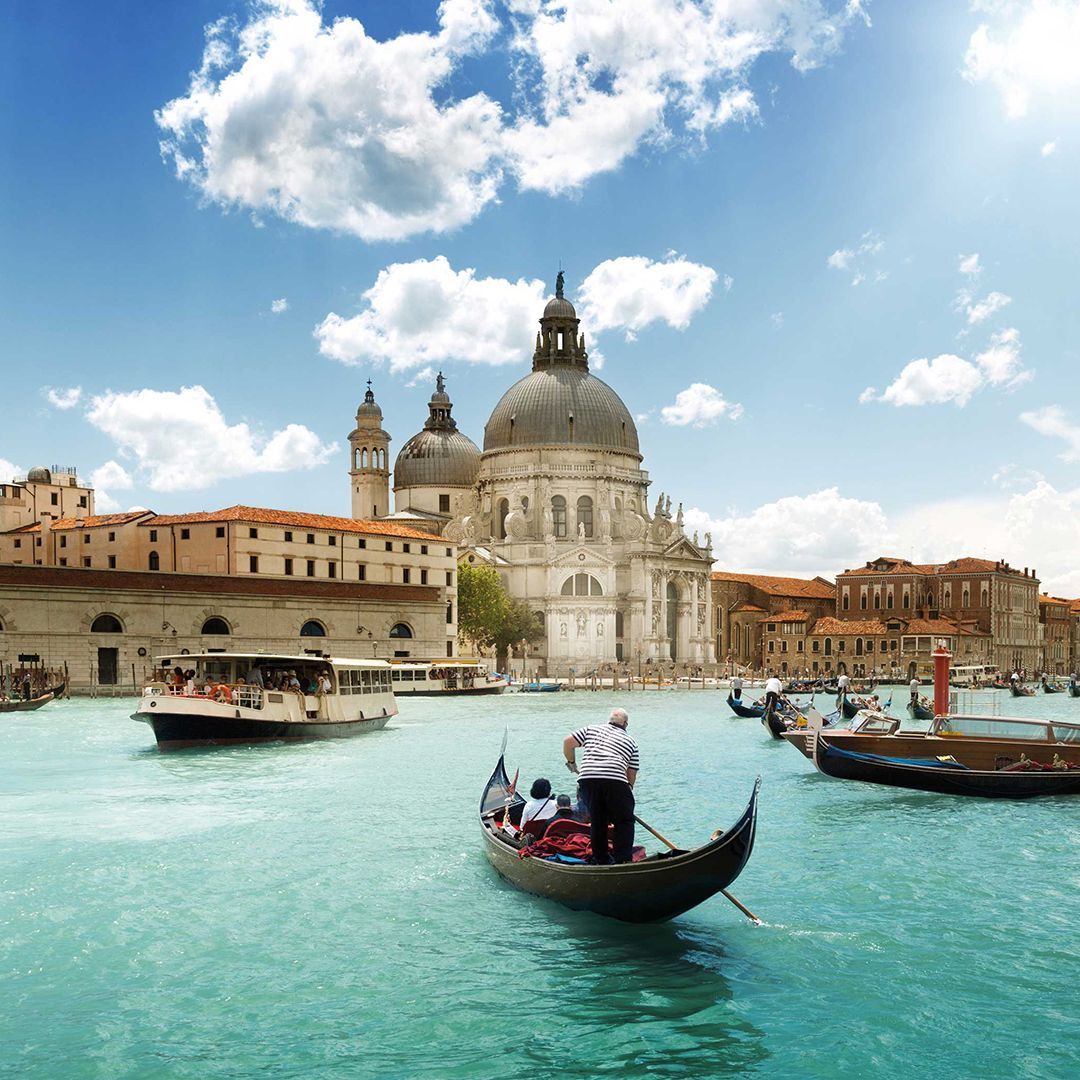 📍Grand Canal, Venice 
See this stunning view from a new perspective!  Staying aboard a vessel on Venice Lagoon, this tour is a fitting combination of elegant cruising, inspiring sightseeing, and free time for intriguing exploration. buff.ly/3YyQEPc