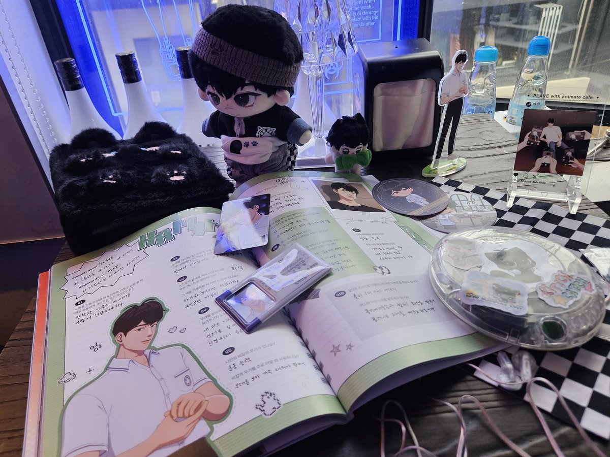 1. Kitsch_cat:cH
네온사인의 펑크한 무드가 울 막내 고양이 하미니랑 넘 찰떡이었닷🐈‍⬛🖤 곳곳에 배치된 디피가 아기자기해서 넘 예쁘구 구경하느라 눈이 즐거웠던😆
#Kitsch_cat_cH 
#Kitsch한_막내고양이를_catcH