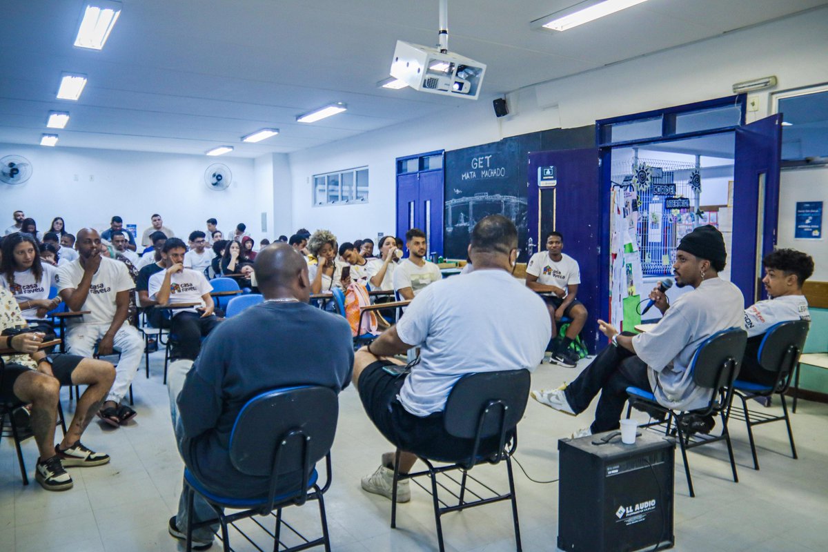 Casa Favela (@casafavelarj) on Twitter photo Sala cheia para o primeiro dia do Favela Conscientiza!
<a href="/noooobzim/">noobzim da furia</a>, <a href="/rrDonatello/">Ramon Rocha</a>, <a href="/oManelzin/">🛹 Manel 😎👍🏾</a> e <a href="/srismaell/">Calebe #riftbound</a> falaram sobre criação de conteúdo e o protagonismo negro-periférico para abrir os trabalhos em novembro.
Vem mais por aí! ♥️ Sala cheia para o primeiro dia do Favela Conscientiza!
<a href="/noooobzim/">noobzim da furia</a>, <a href="/rrDonatello/">Ramon Rocha</a>, <a href="/oManelzin/">🛹 Manel 😎👍🏾</a> e <a href="/srismaell/">Calebe #riftbound</a> falaram sobre criação de conteúdo e o protagonismo negro-periférico para abrir os trabalhos em novembro.
Vem mais por aí! ♥️