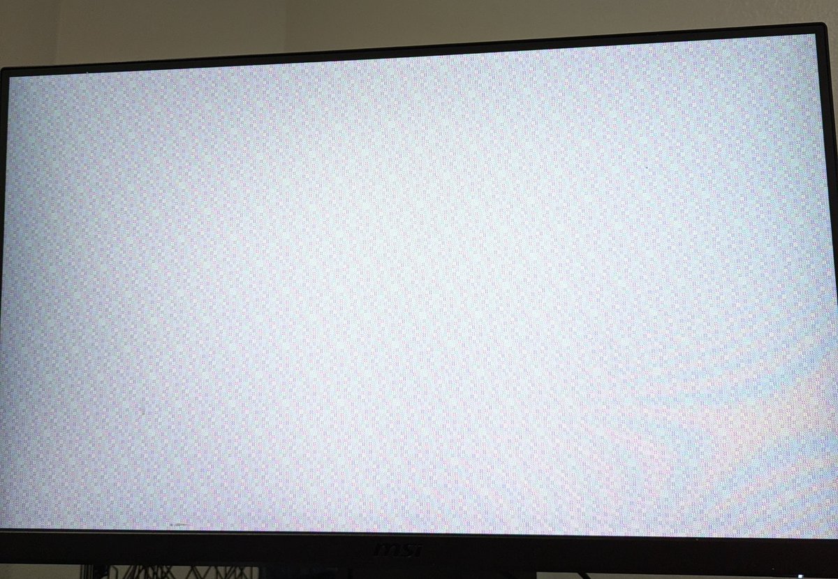 I just want to play games on my Xbox but every time I try and play the game it crashes and my screen looks like this for a few seconds 🙃