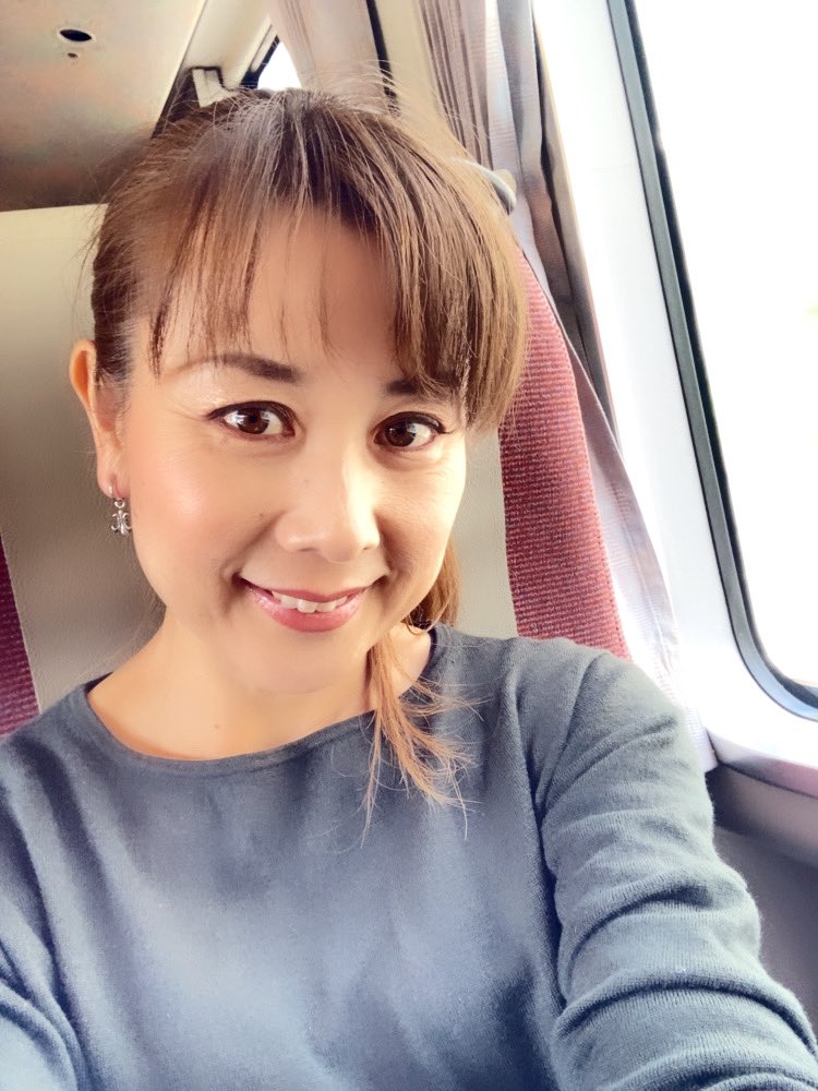 Rumy_Amy's tweet photo. 特急「こうのとり」に乗って柏原(かいばら)へ…🚆
日帰りプチ出張です🎤
「こうのとり」なんてまず乗らないから嬉しい😆道中は旅行気分です💕
RUMY

#なにわのピンクレディー #ルミアミ
#RUMY #日帰り出張 #兵庫県
#柏原 #兵庫知事選 https://t.co/mNroMFdv3C