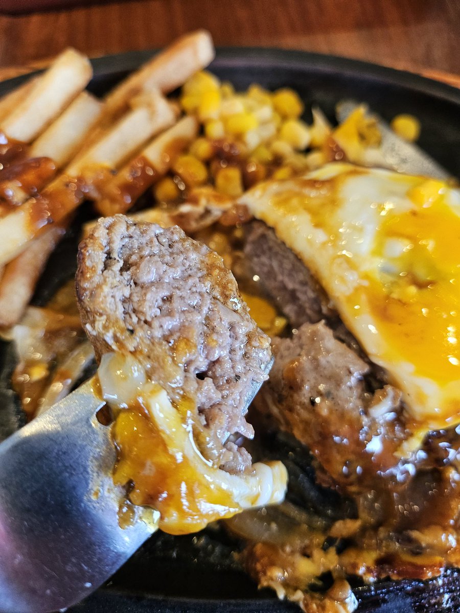 saenai45's tweet photo. 出張先で久しぶりにロイヤルホストへ！
2千円以上しましたが、満足行く味でした。
ドリンクバーも質が高い！

#ランチ
#ロイヤルホスト
#グルメ https://t.co/HLPgNAFRFL