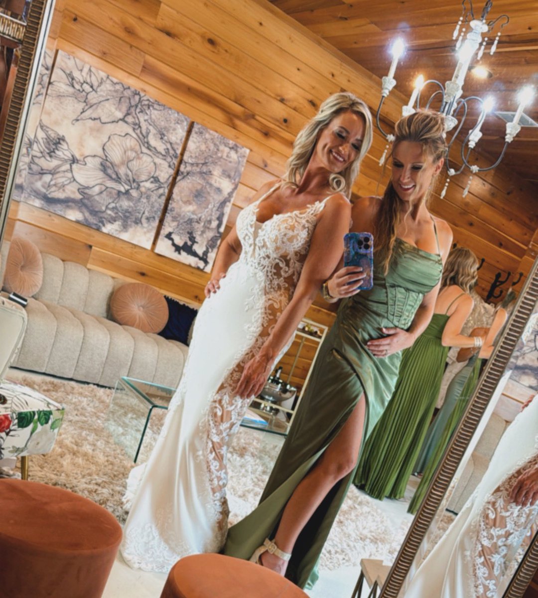 CaraK_'s tweet photo. Amazing!! #WeddingImpossible  #weddinginspiration  #sisterfromanothermr #vote  #family https://t.co/njsntxS7tS