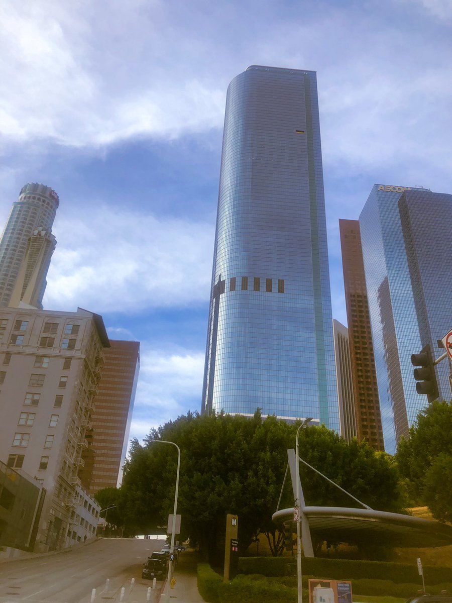 laurajauld's tweet photo. The sky is cloudy on a warm day🩵

#photography #skyclouds #streetphoto https://t.co/VyMghLmpG6