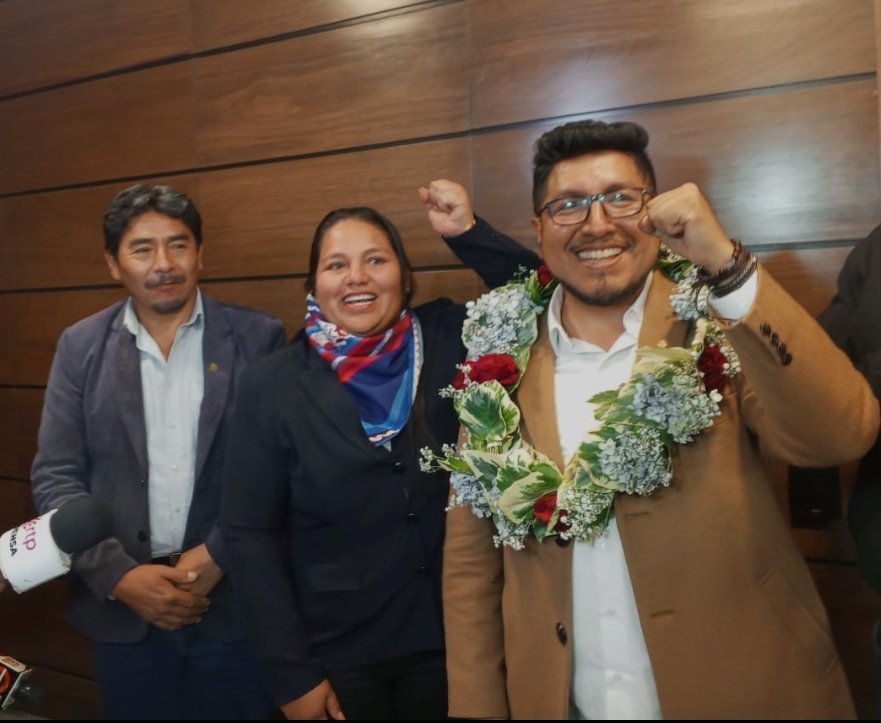 CaceMintra's tweet photo. Mis #felicitaciones al estimado #OMARYUJRASANTOS,  nuevo #Presidente de la #Cámara de #Diputados y a todo su flamante directorio...
🙌🙌 ✊ ✊ ✊ 🙌🙌 https://t.co/tICdCYfOJR