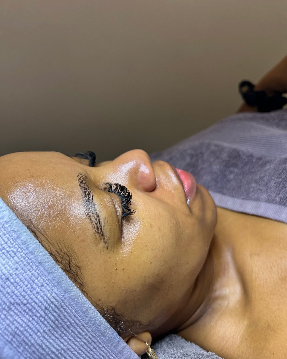 __T_touch's tweet photo. Start your skin care journey with us  @MonniSkin 🤍✨ https://t.co/Ds9i04UHcv