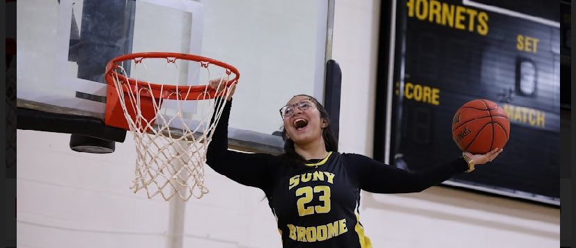 jaylamarke's tweet photo. freshman year🖤💛🐝 https://t.co/cGLwd7MtxR