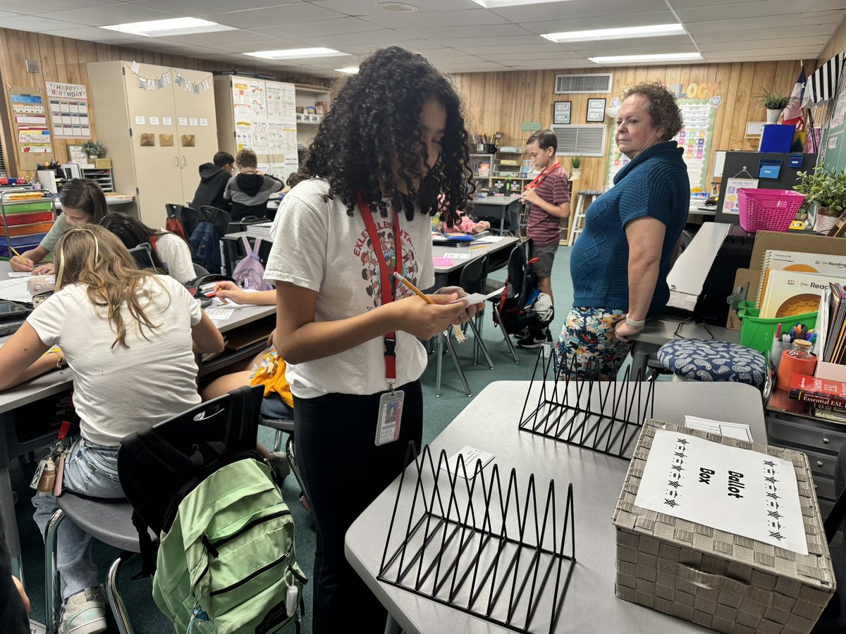 As the nation gears to hear the results,  we at school did our very own fun election activity. Thank you <a href="/MrsKapadia124/">Amy Kapadia</a> 
#ElectionDay