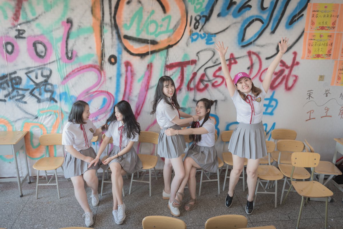 毕业小姐姐写真[1264P+3.57G] #眼镜娘 #眼镜妹 #毕业照 #女大学生 #写真 
No.110923 预览全套尺度看置顶或私信 投稿：@007share 
眼镜娘圈子：https://t.co/VSeJDJ4Yn7 https://t.co/J6PVRWRvcK