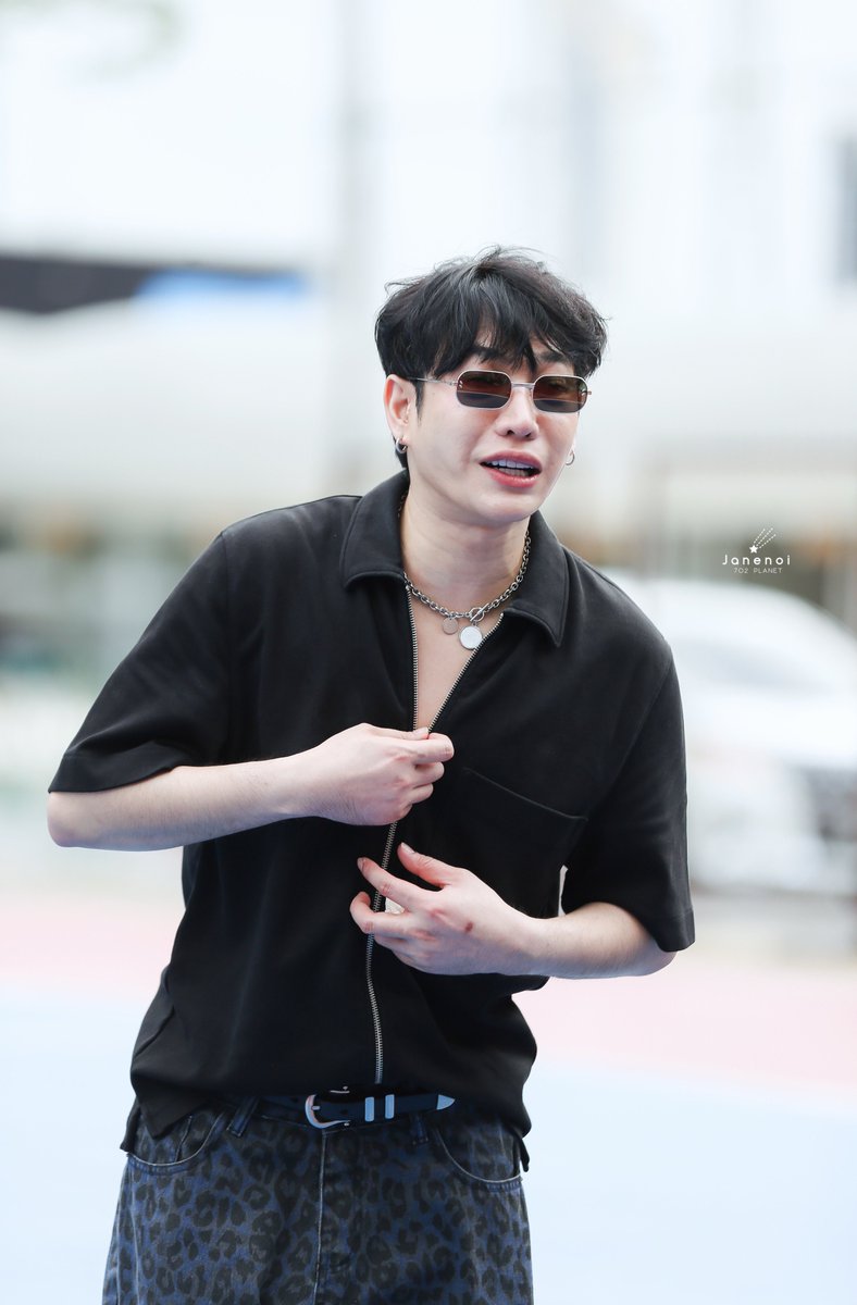 M_PFCindy's tweet photo. @Palit_Official @peckpalit นุช : ขอดูผีเสื้อหน่อยยยย

เฮีย : ...........  

🙄😂
#เป๊กผลิตโชค 
#PeckPaLitchoke https://t.co/iYkXtmUCc0