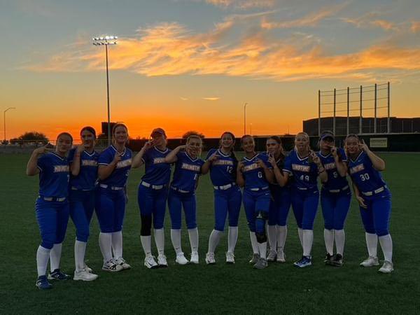 Soph_Chambers_9's tweet photo. We played in the Arizona Fall Showcase, Nov 1st-3rd and ended up finishing top 8. Super proud of my team! I batted .636 on the weekend, here are a few plays and hits! https://t.co/bHTQIwGhEq