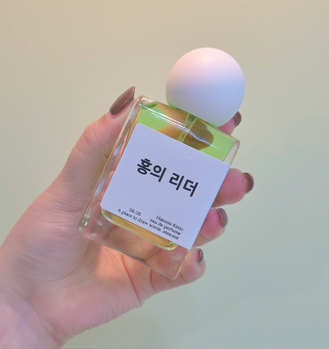 _atescent's tweet image. #대구향수공방 #자캐향수 #앤캐향수

캐릭터의 머리, 눈 색상에 맞춰
향수에도 색상을 추가하셨어요

예쁜 염료까지 넣으니 
완벽한 나만의 커스텀 향수가 
만들어졌네요♥️