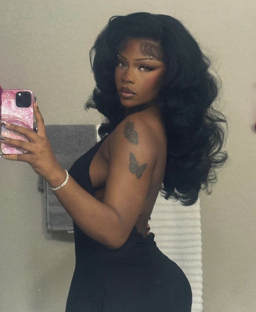 Esha Glows tweet media