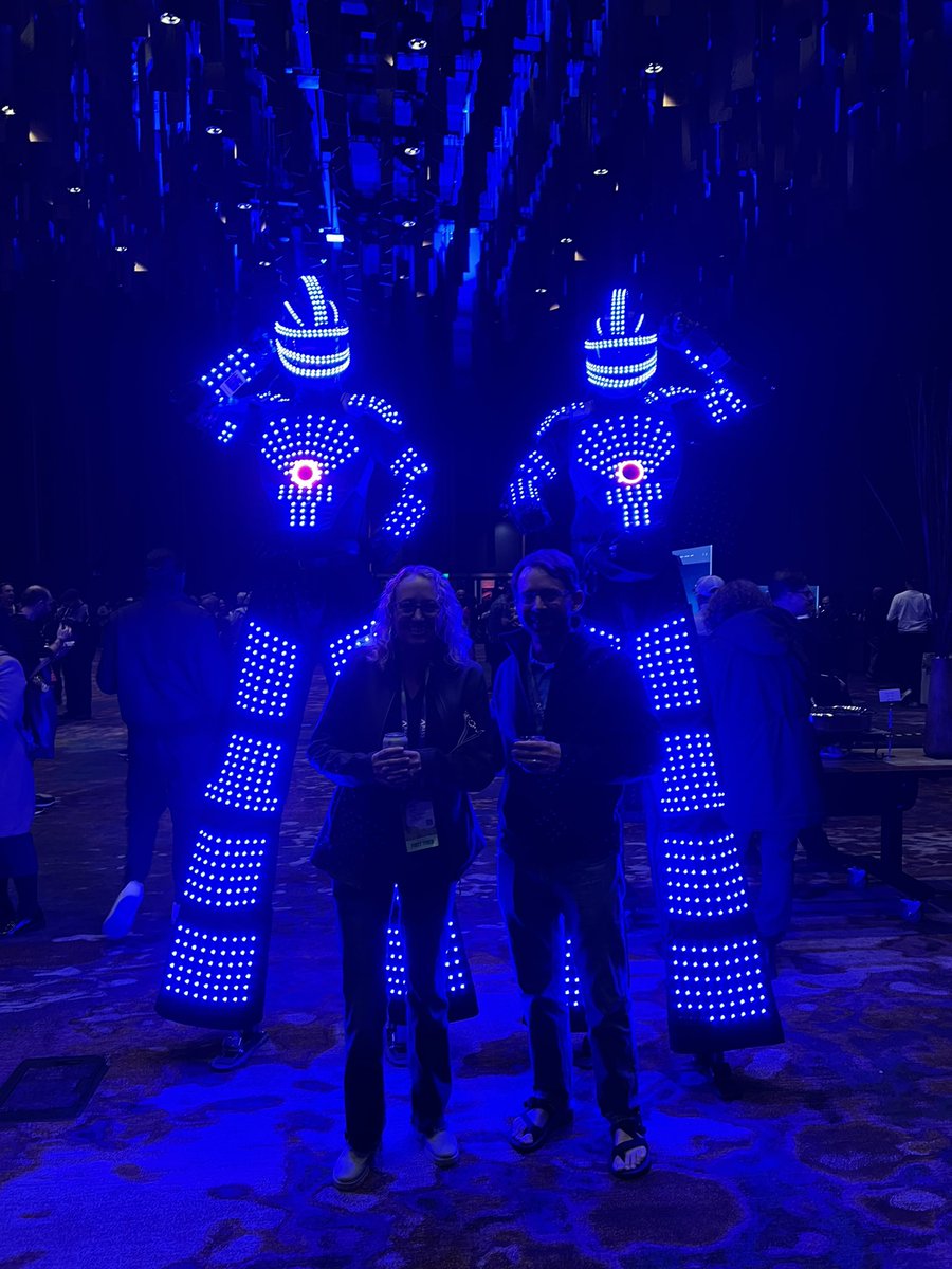 kimmer_jimmers's tweet photo. Found some new friends at the #PASSDataSummit https://t.co/CMQkdvPW5t
