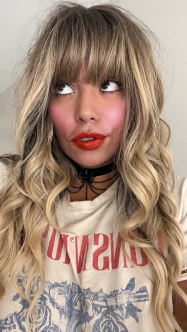 heres a better look&hellip; i ❤️💙this&hellip; i have to get use to wearing wigs w/anything, so just give it time&hellip; #TuesdayFeeling<a href="/tag/tuesdayfeeling"class="tags"><span>#tuesdayfeeling</span></a>