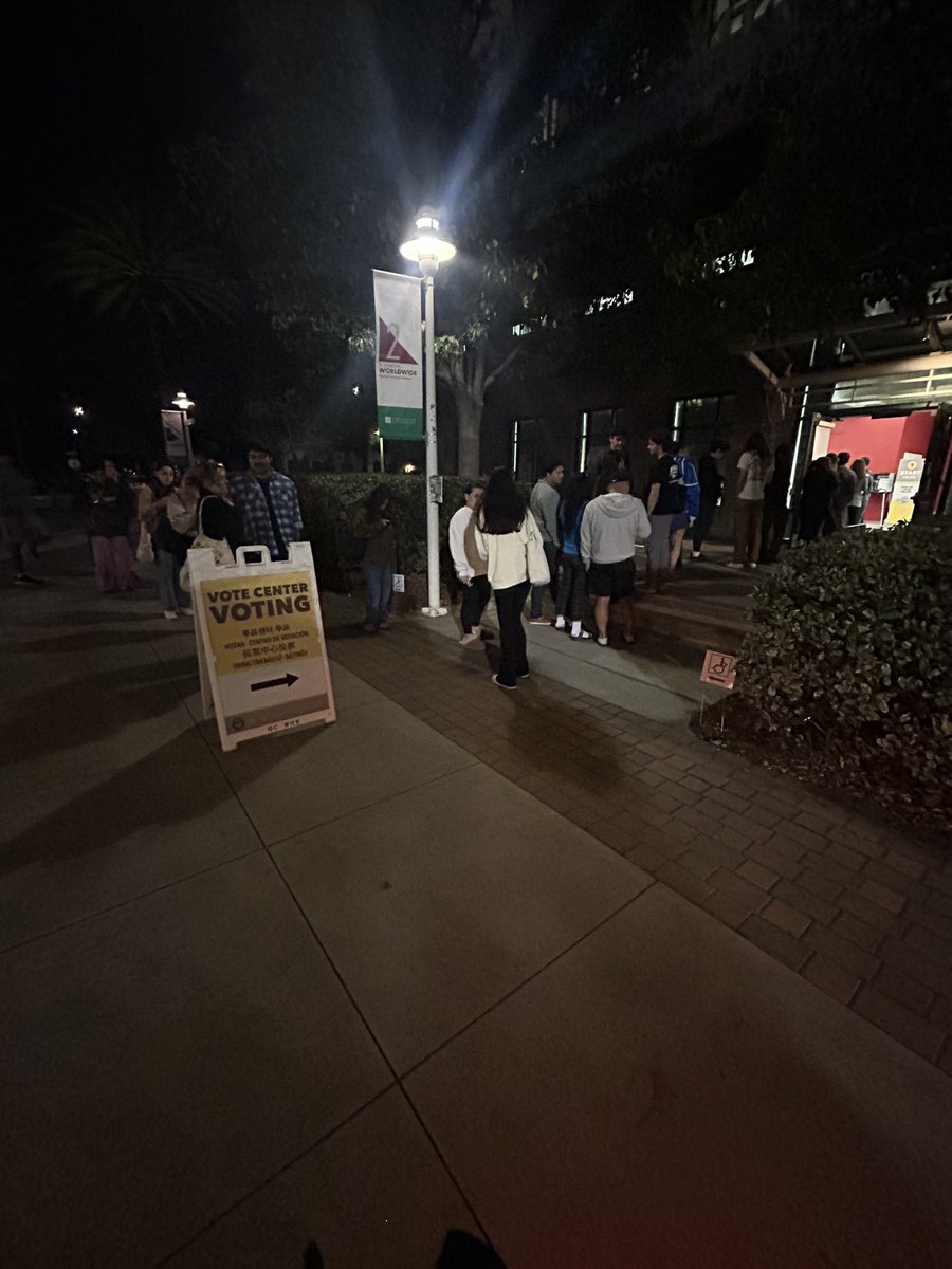 _isaiahmay_'s tweet photo. Lines been going all day!
#Election2024 #brjl305 #voters #students #chapman #votingcenter #Vote2024 https://t.co/7rUQFOJ35a