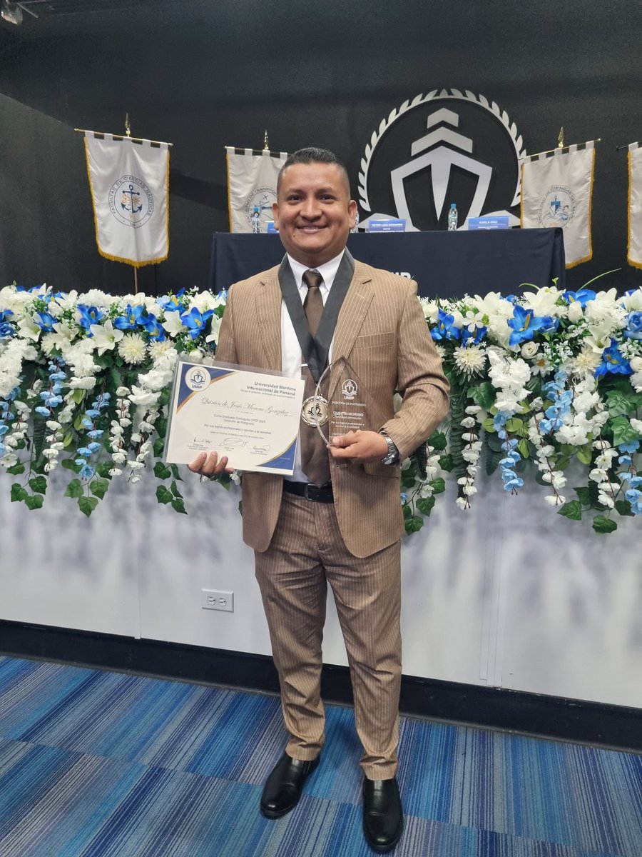 quintinmoreno's tweet image. Recibí el reconocimiento como "Graduado Distinguido UMIP 2024", donde un grupo de jurado de diversas universidades seleccionaron a los cinco mejores postulados. #NuncaSeRindan💪🏼🏅🏆