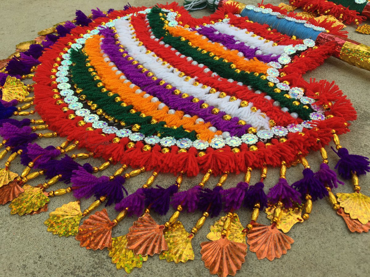 KaroonjharPhoto's tweet photo. A beautiful and colorful, handmade fan crafted by a Thari woman. Thari women are incredibly talented in creating such cultural and traditional masterpieces.
.
.
#culture #tradition #tharparkar #sindh #karoonjharphotography #viral #colorful #sindh #USAElection2024 #trump #trending #goodmorning