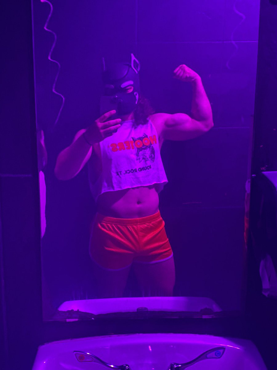 MystFur's tweet photo. posting my Halloween costume cause I had a lot of fun in it 🙈 https://t.co/tUw6L4mz3P