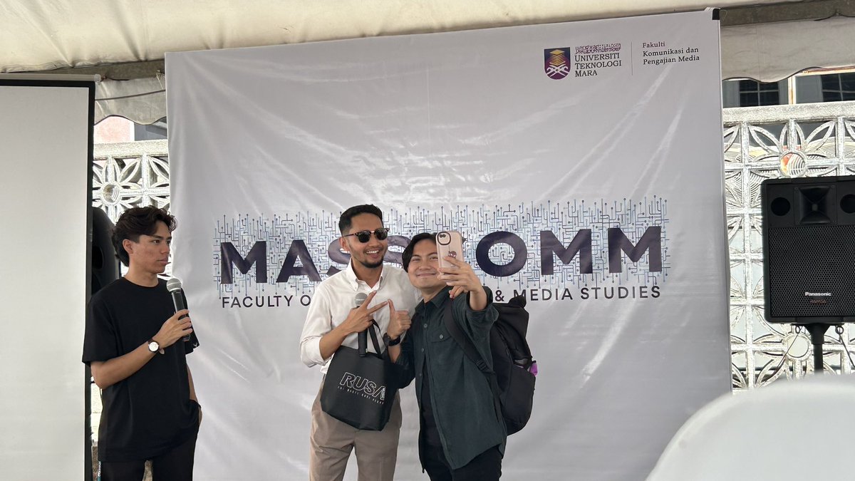 EllianaShahiza's tweet photo. Meriah! Kehadiran Sufian Suhaimi di Fakulti Komunikasi & Pengajian Media UiTM, Shah Alam hari ini.
#commed2024
#masscommuitm
#sufiansuhaimi
#digitaljournalism
#journiefication
@JRN500 https://t.co/hEcPdCd9gL