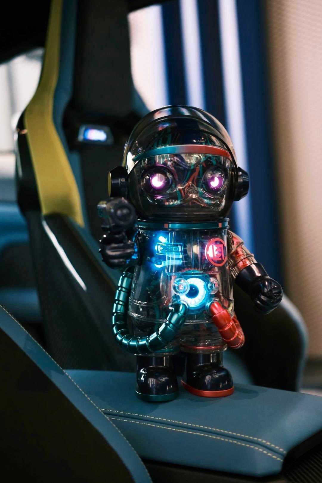 CLOT MEGA SPACE MOLLY 400％ フィギュア 超激レア！ Amazon.com: POP MART MEGA Space Molly 400% Christmas 2024
