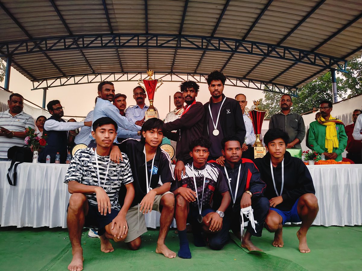 AdaniParsa's tweet photo. #RRVUNL के #CSR गतिविधि अंतर्गत #ADANI द्वारा आयोजित #PEKB ट्रॉफी ओपन चैलेंज फुटबॉल टूर्नामेंट में टीम वृंदावन और टीम शिवनगर के बीच हुए रोमांचक मुकाबले में टीम वृंदावन ने शानदार जीत हासिल की! ⚽दोनों ही टीम को उनके अद्भुत प्रदर्शन के लिए बधाईI #Football #Tournament #Sportsmanship https://t.co/Kch6YP0mh2