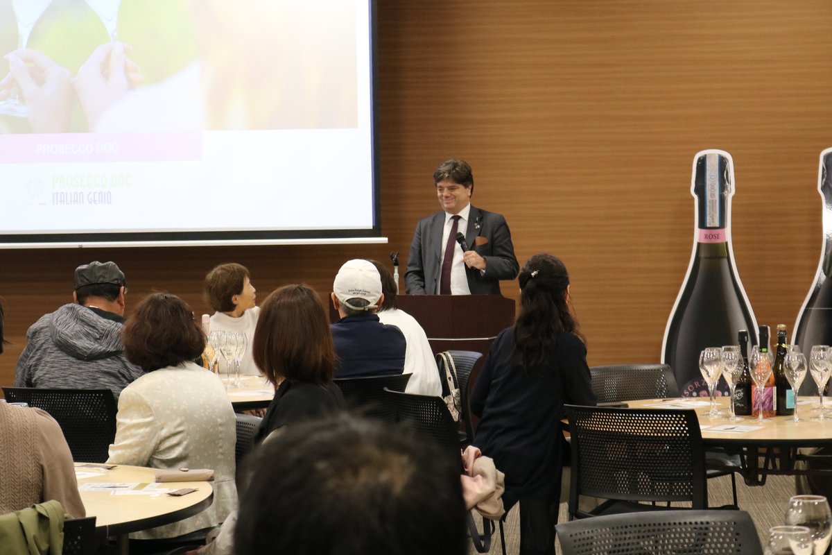 ITATokyo_'s tweet image. #winetasting di🥂#ProseccoDOC @ #Italianfair🇮🇹 del supermercato #ALBIS a #Toyama, #Giappone
🇪🇺Campaign financed according to EU regulation no. 2021/2115

#ItalianTaste #madeinitaly
#プロセッコDOC #アルピス #イタリアンフェア 
@ProseccoDOC @albis_2_you @ITAtradeagency @ItalyinJPN