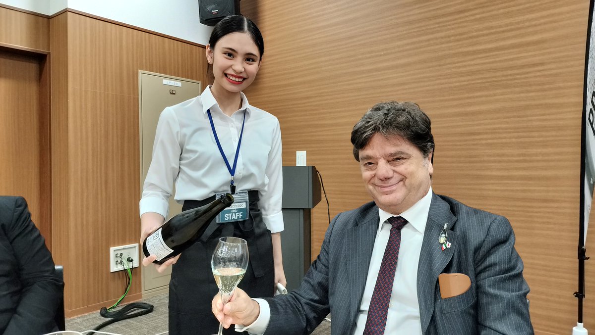 ITATokyo_'s tweet image. #winetasting di🥂#ProseccoDOC @ #Italianfair🇮🇹 del supermercato #ALBIS a #Toyama, #Giappone
🇪🇺Campaign financed according to EU regulation no. 2021/2115

#ItalianTaste #madeinitaly
#プロセッコDOC #アルピス #イタリアンフェア 
@ProseccoDOC @albis_2_you @ITAtradeagency @ItalyinJPN