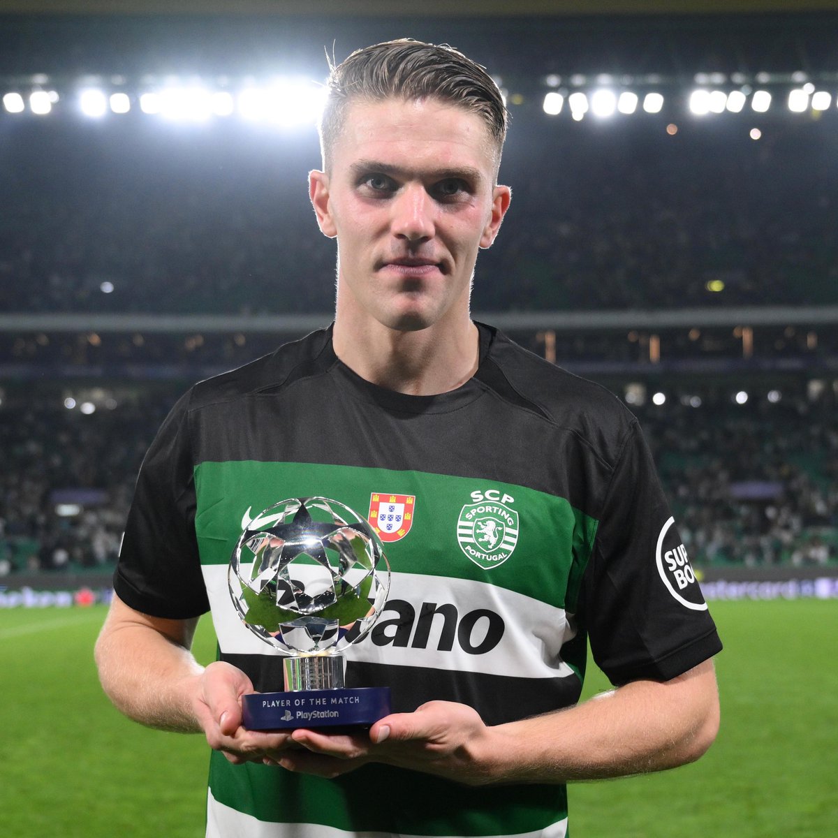 FabrizioRomano's tweet photo. 🚨🔴 Viktor Gyökeres to Man United in January? Rúben Amorim: “I respect Sporting. Viktor has to stay until the end of the season… and then maybe go somewhere else”.

“I won’t make any joke about it, I respect this club and this is my city”. https://t.co/P9mzuewozA